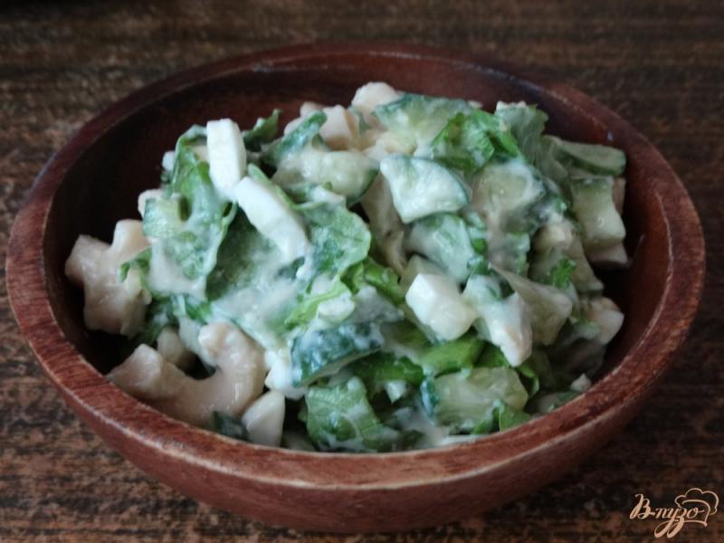 Фото приготовление рецепта: Салат с яйцом и зеленым сыром шаг №4