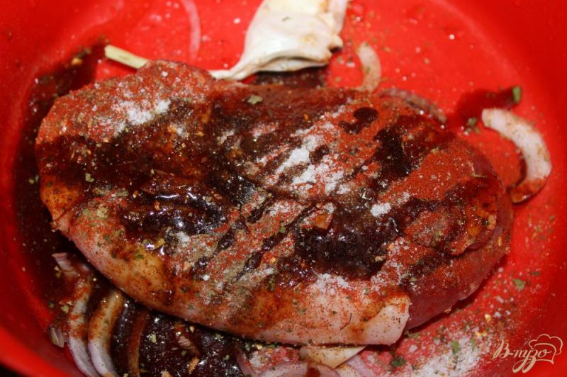 Фото приготовление рецепта: Свинина маринованная в бальзамическом уксусе и соевом соусе шаг №3