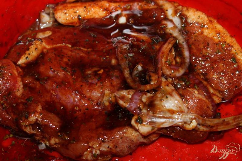 Фото приготовление рецепта: Свинина маринованная в бальзамическом уксусе и соевом соусе шаг №4