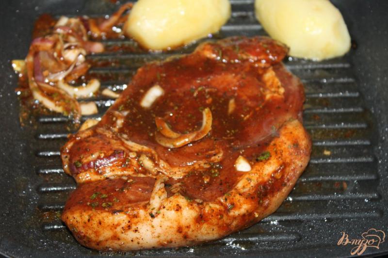 Фото приготовление рецепта: Свинина маринованная в бальзамическом уксусе и соевом соусе шаг №5
