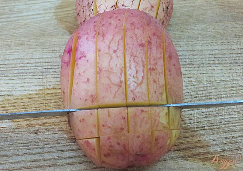 Фото приготовление рецепта: Картошка запеченная с чесноком и салом шаг №1