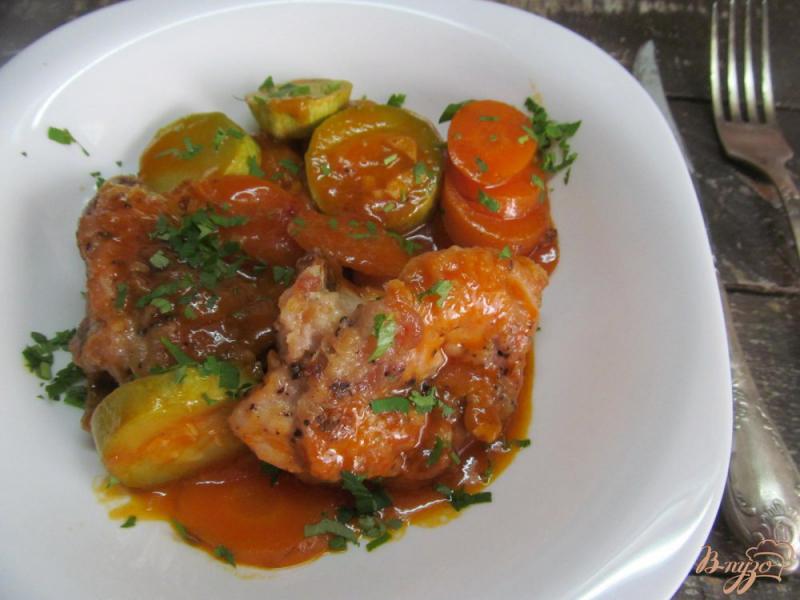 Фото приготовление рецепта: Рагу из курицы с морковью и кабачком шаг №8