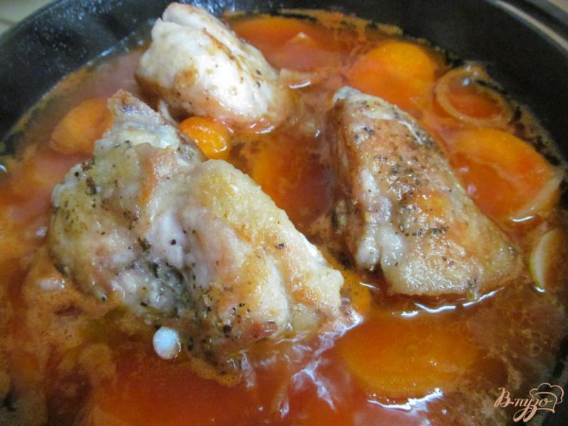 Фото приготовление рецепта: Рагу из курицы с морковью и кабачком шаг №6
