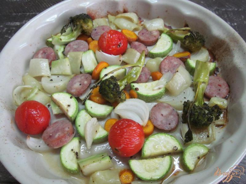 Фото приготовление рецепта: Запеченные овощи с куриной колбасой шаг №6
