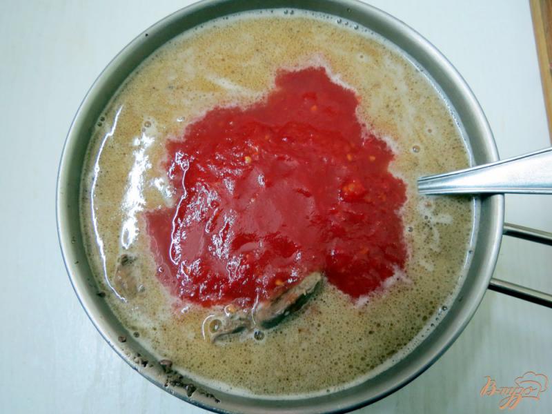 Фото приготовление рецепта: Печень с грибами в соусе шаг №6