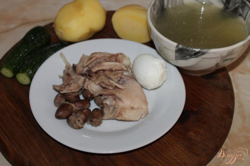 Фото приготовление рецепта: Окрошка с курицей и куриными сердечками на кефире шаг №1