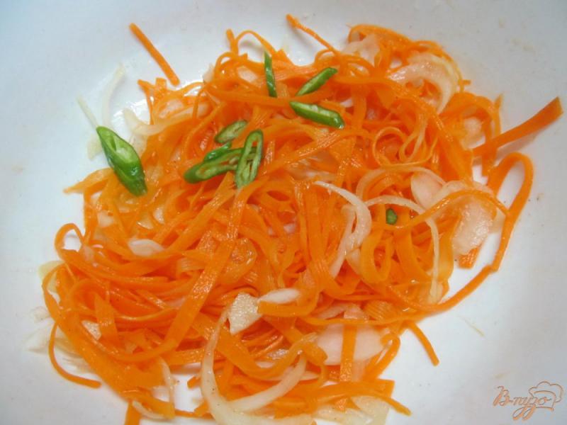Фото приготовление рецепта: Маринованный салат из огурца с морковью шаг №1
