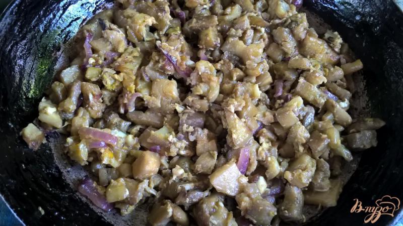 Фото приготовление рецепта: Баклажаны жареные с яйцом шаг №4