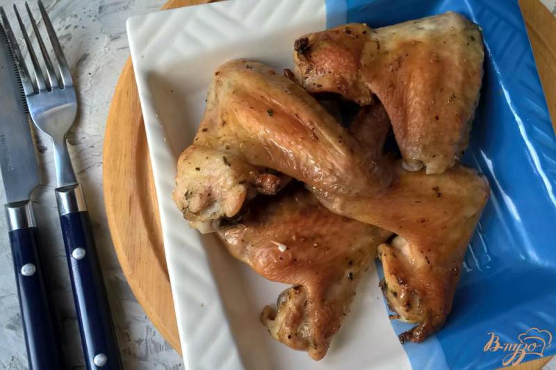 Фото приготовление рецепта: Острые куриные крылышки в духовке шаг №4