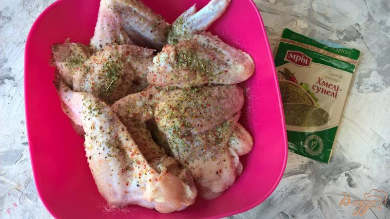 Фото приготовление рецепта: Острые куриные крылышки в духовке шаг №2