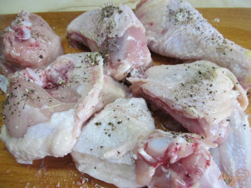 Фото приготовление рецепта: Курица с гречкой и помидором шаг №1