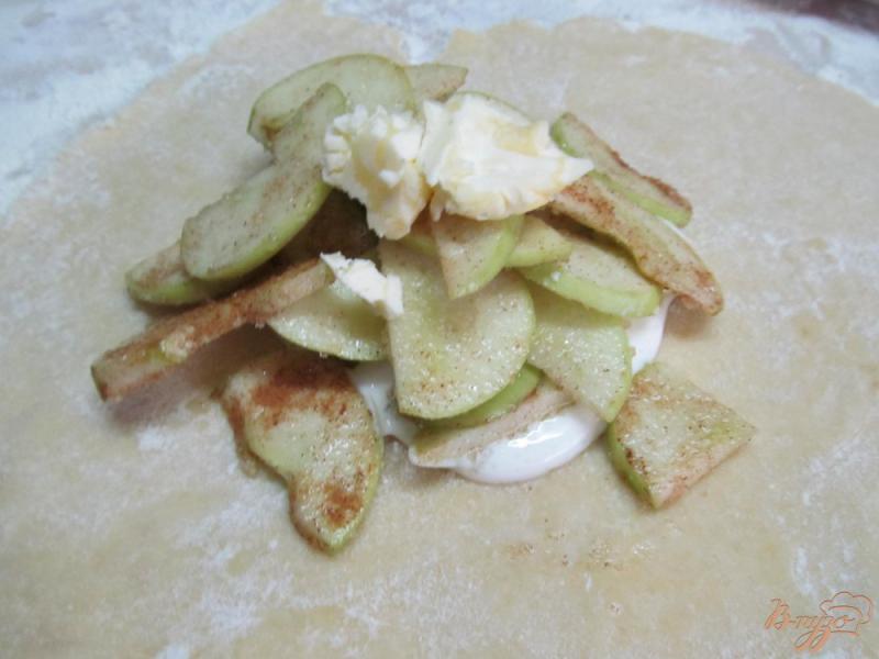 Фото приготовление рецепта: Яблочная галета с корицей шаг №9