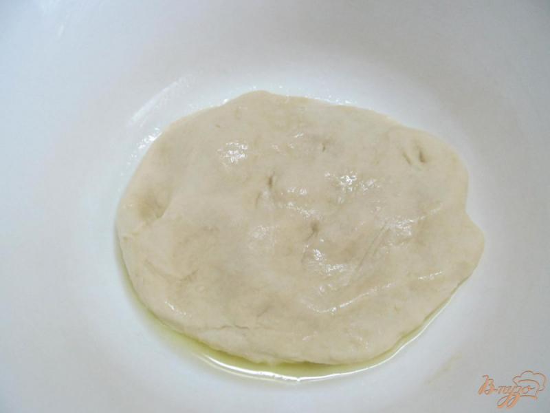 Фото приготовление рецепта: Фокачча с картофелем и луком шаг №2