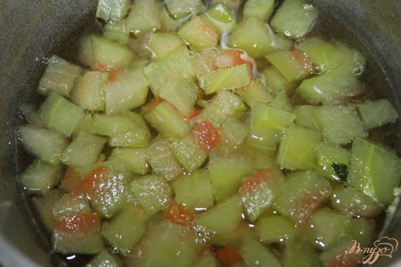 Фото приготовление рецепта: Цукаты из арбузных корок с апельсиновым вкусом шаг №4
