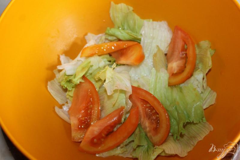 Фото приготовление рецепта: Куриный салат с сыром и морковкой шаг №4