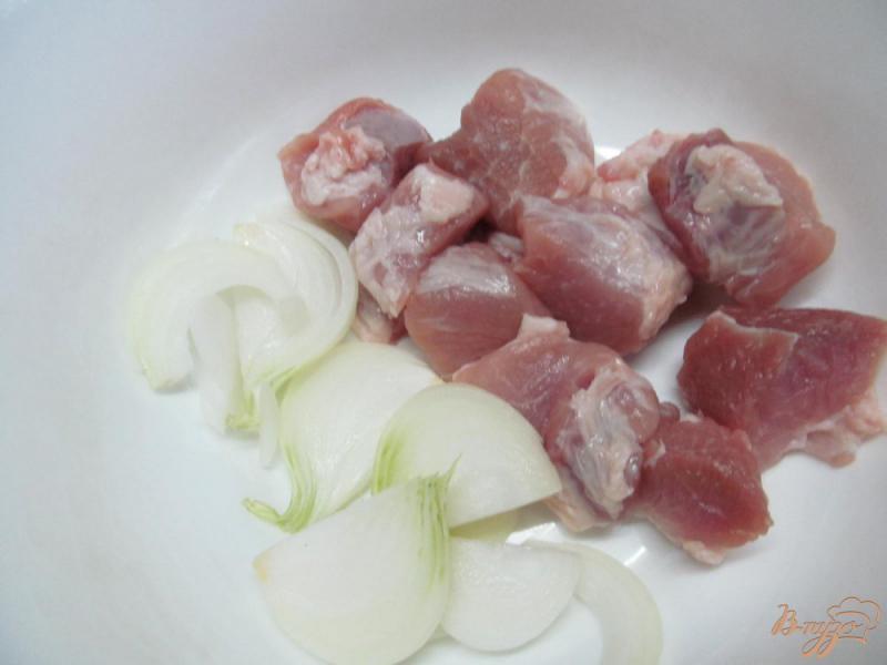 Фото приготовление рецепта: Гювеч со свининой и овощами шаг №1