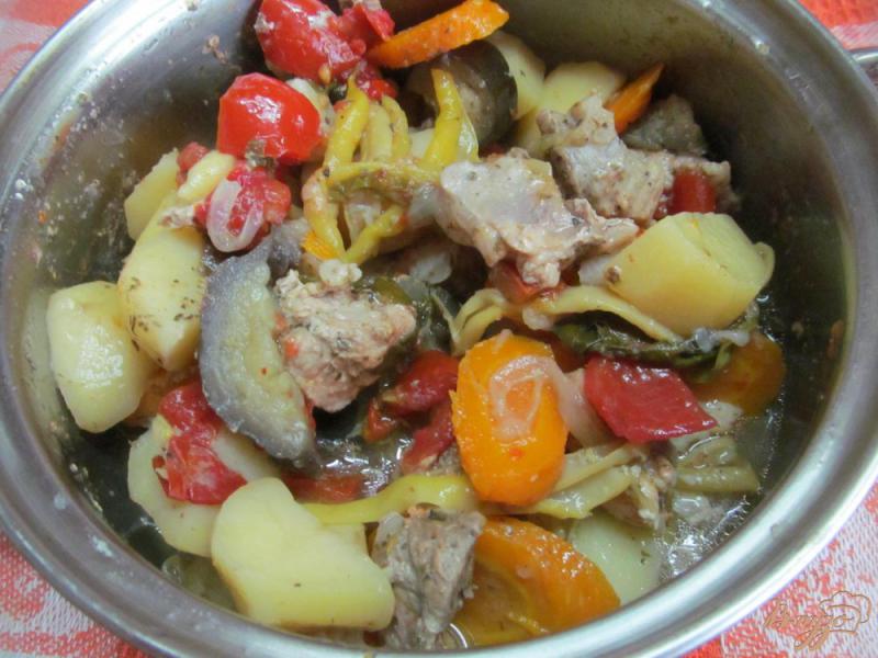 Фото приготовление рецепта: Гювеч со свининой и овощами шаг №7