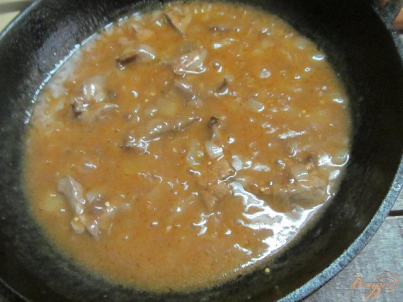 Фото приготовление рецепта: Куриная печень в пикантном соусе шаг №5