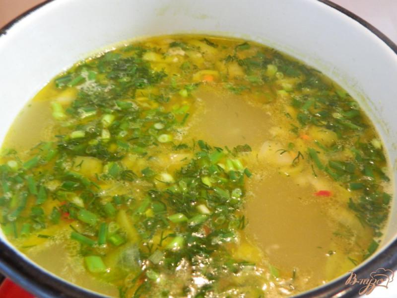 Фото приготовление рецепта: Легкий суп с вермишелью и зеленью шаг №5