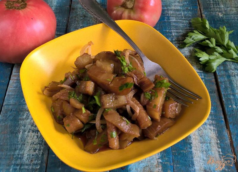 Фото приготовление рецепта: Салат из баклажанов в пикантном соусе шаг №5