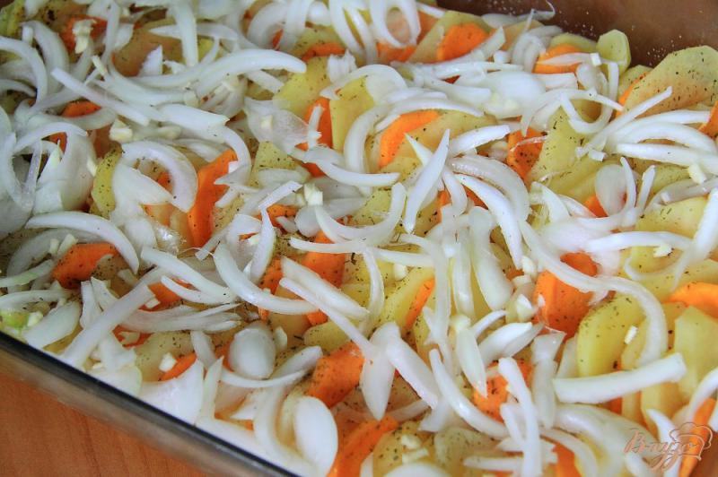 Фото приготовление рецепта: Картофельная запеканка с морковью шаг №5
