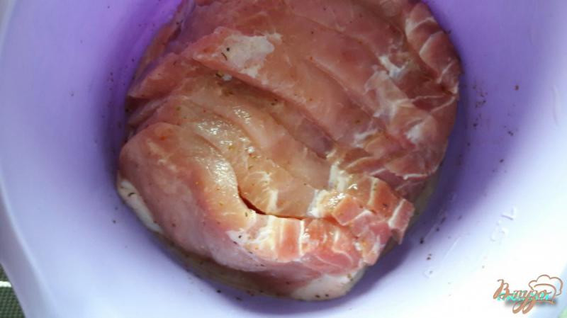 Фото приготовление рецепта: Свинина «гармошка» с ананасом и сыром шаг №1