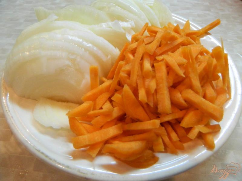 Фото приготовление рецепта: Тушеный картофель с овощами и курицей шаг №1