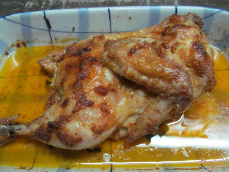 Фото приготовление рецепта: Цыпленок в маринаде из чеснока и парики шаг №4
