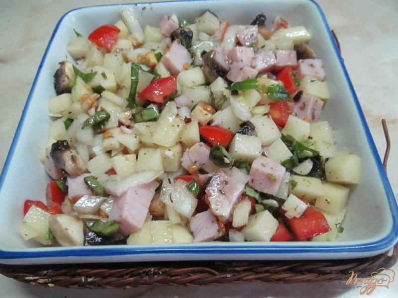 Фото приготовление рецепта: Запеченные овощи с ветчиной и яйцом шаг №5