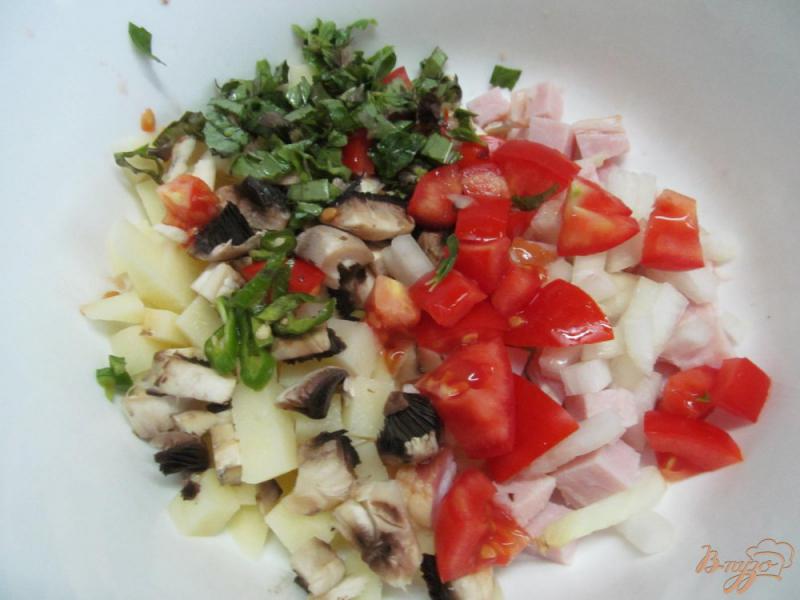 Фото приготовление рецепта: Запеченные овощи с ветчиной и яйцом шаг №3