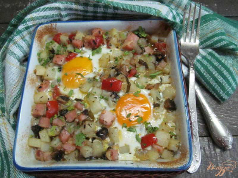 Фото приготовление рецепта: Запеченные овощи с ветчиной и яйцом шаг №7