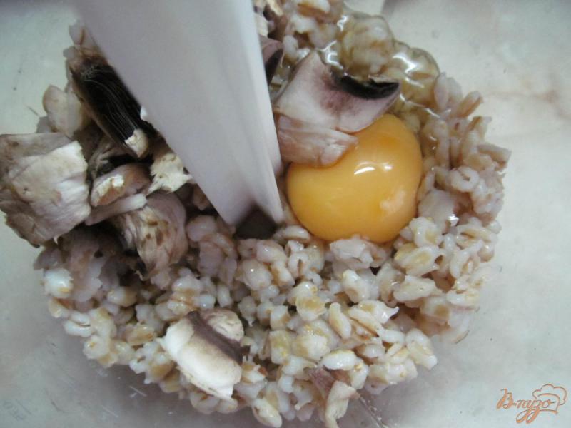 Фото приготовление рецепта: Идея для завтрака из остатков перловой каши шаг №1