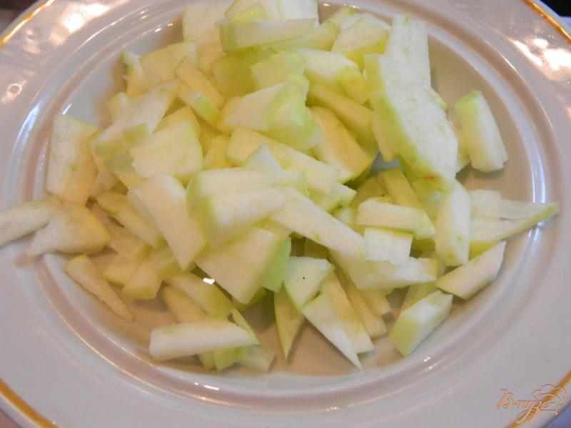 Фото приготовление рецепта: Яблочные оладушки шаг №3