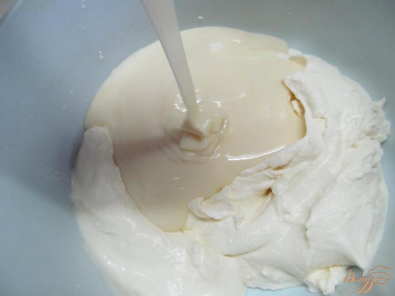 Фото приготовление рецепта: Сливочное мороженое с вишней шаг №3