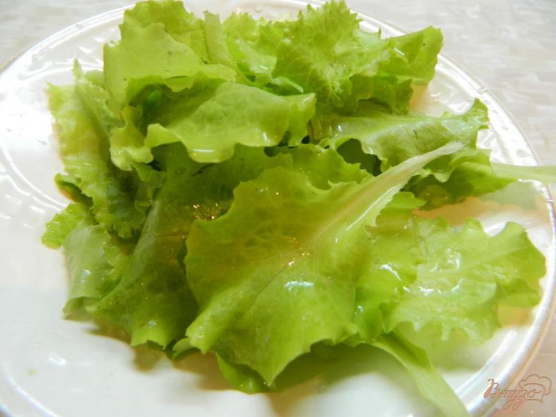 Фото приготовление рецепта: Салат из баклажанов с виноградом и ореховой заправкой шаг №1