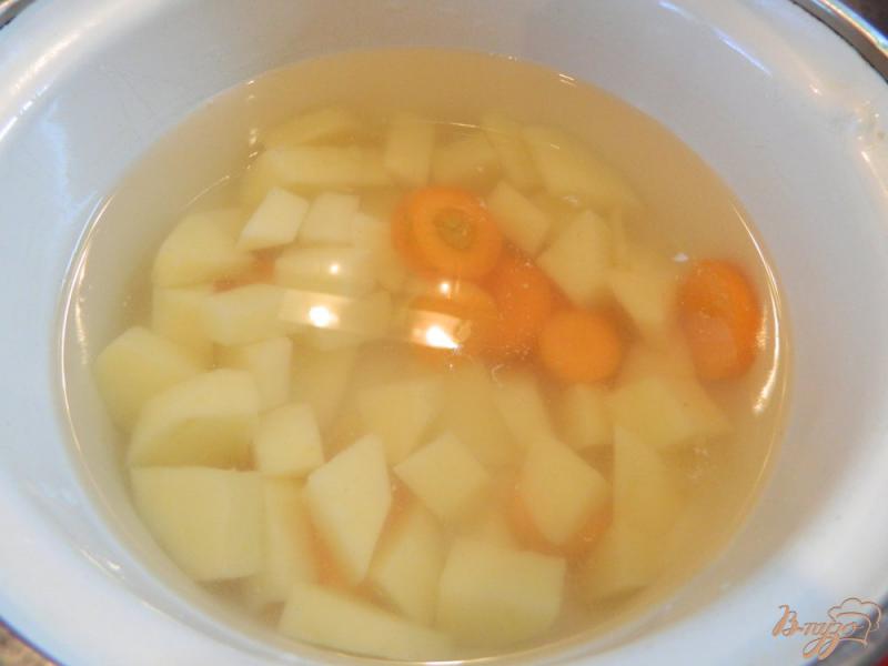 Фото приготовление рецепта: Суп-пюре из кабачков со сливками и грибами шаг №3