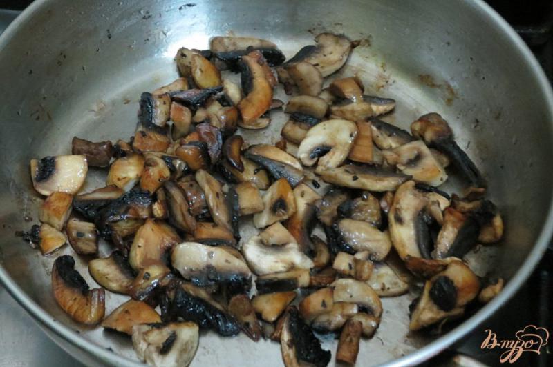 Фото приготовление рецепта: Борщ красныйсо стручковой фасолью и грибами шаг №6