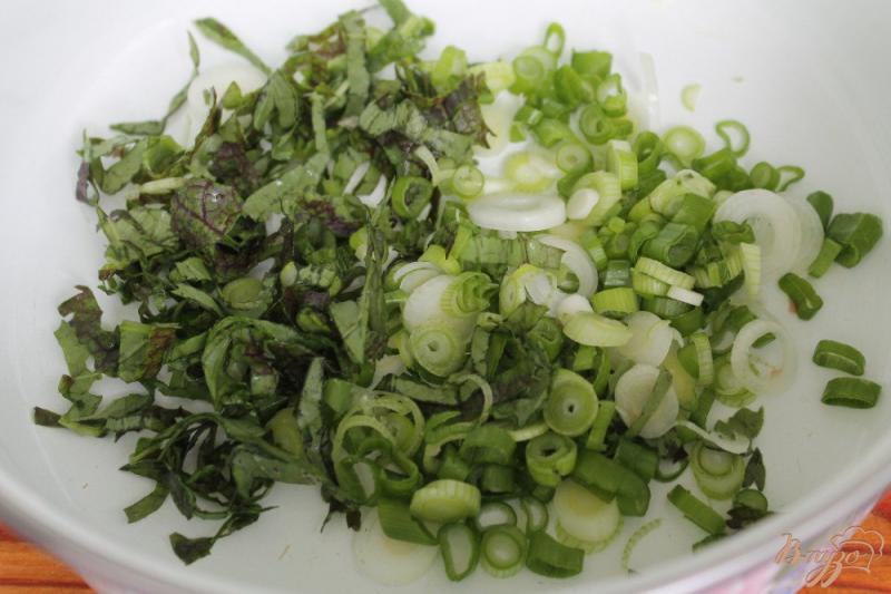 Фото приготовление рецепта: Салат из молодой капусты с мясом и сыром сулугуни шаг №1