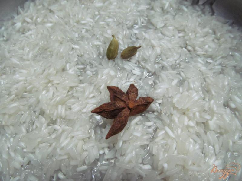 Фото приготовление рецепта: Пряный рис за восемь минут шаг №1