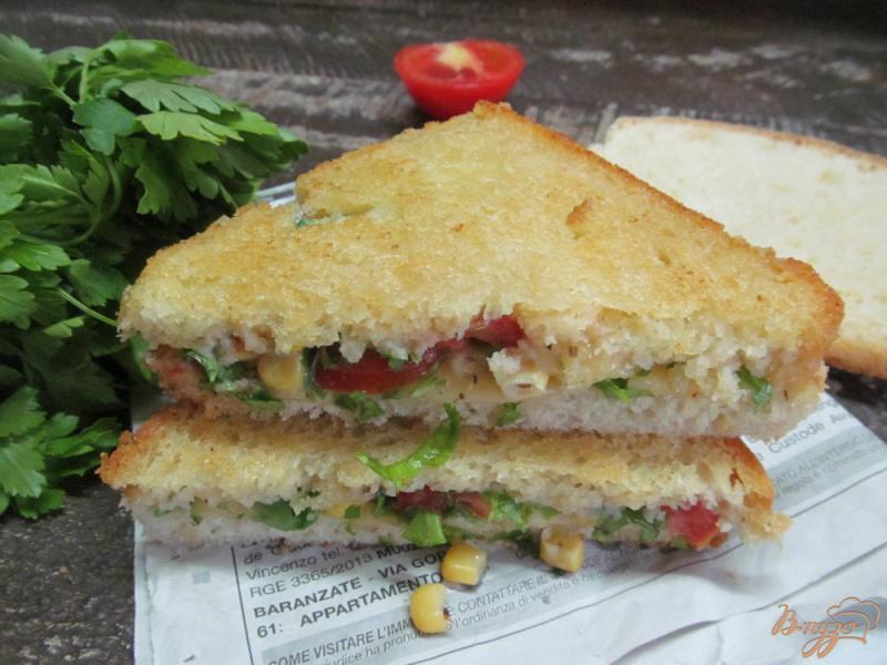 Фото приготовление рецепта: Закрытый овощной бутерброд с сыром шаг №6
