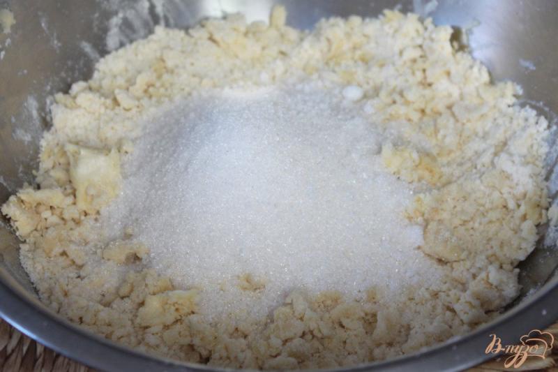 Фото приготовление рецепта: Песочный торт со сметано-медовым кремом шаг №2