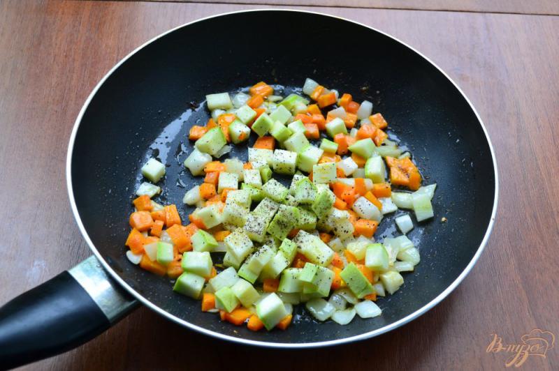 Фото приготовление рецепта: Ленивые отбивные с карамелизированными овощами шаг №6