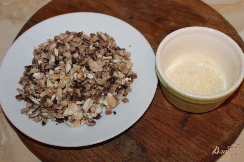 Фото приготовление рецепта: Булгур с грибами и грецким орехом шаг №2