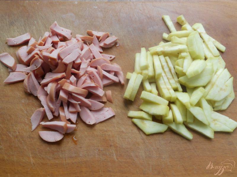 Фото приготовление рецепта: Ракушки с сосисками и баклажанами в мультиварке шаг №1