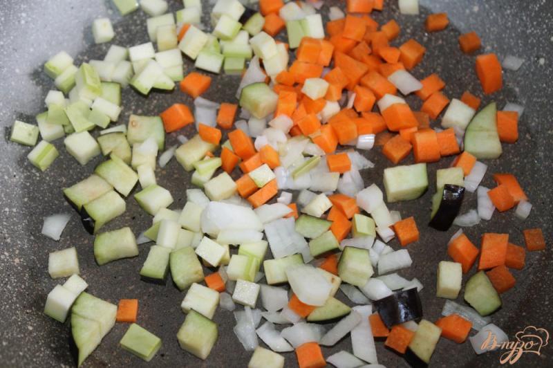 Фото приготовление рецепта: Суп с цветной капустой, кабачком и баклажаном шаг №3