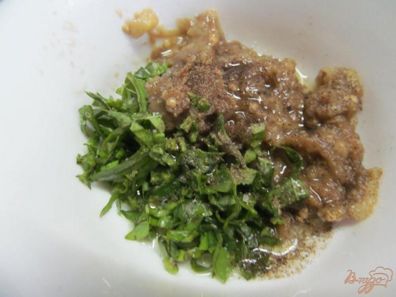 Фото приготовление рецепта: Закуска из печеного баклажана с базиликом шаг №4