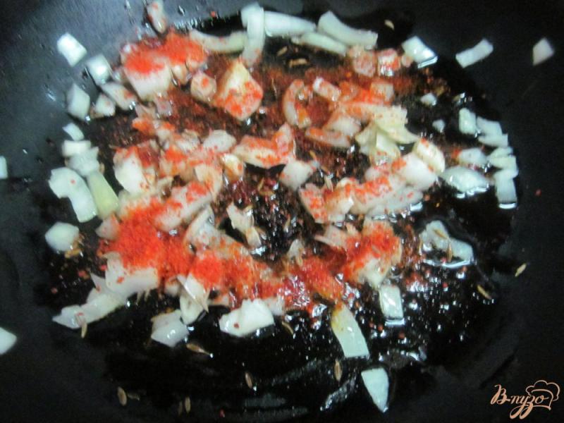Фото приготовление рецепта: Пирожки с начинкой из вареного мяса оливок и яйца шаг №1