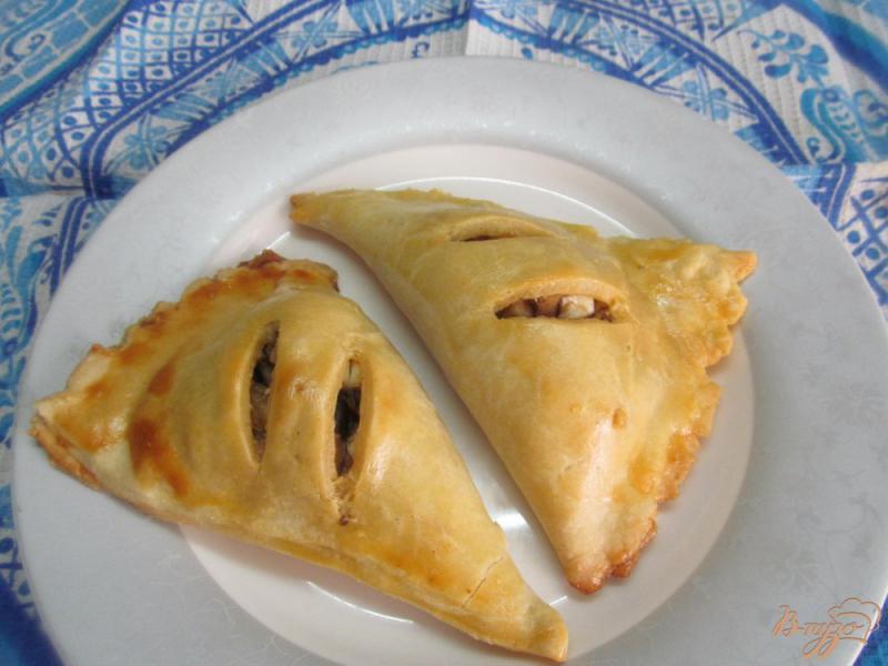 Фото приготовление рецепта: Пирожки с начинкой из вареного мяса оливок и яйца шаг №10