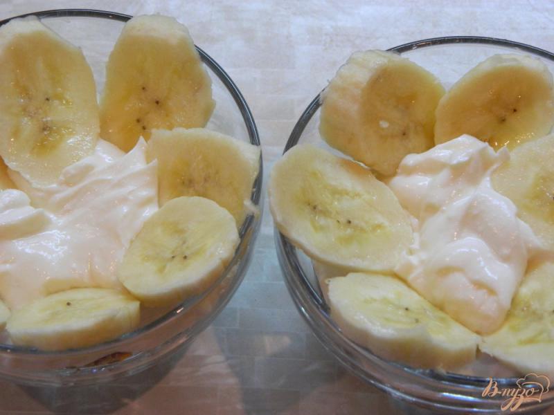 Фото приготовление рецепта: Творожный десерт с фруктами шаг №8