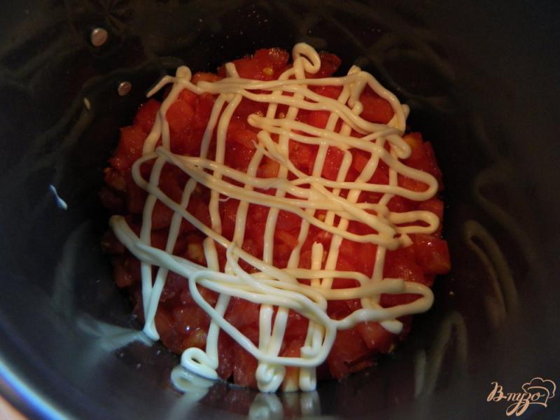 Фото приготовление рецепта: Слоеный салат с печеными баклажанами шаг №10